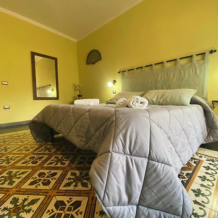 Tra I Due Ponti Hotel บอซา ภายนอก รูปภาพ