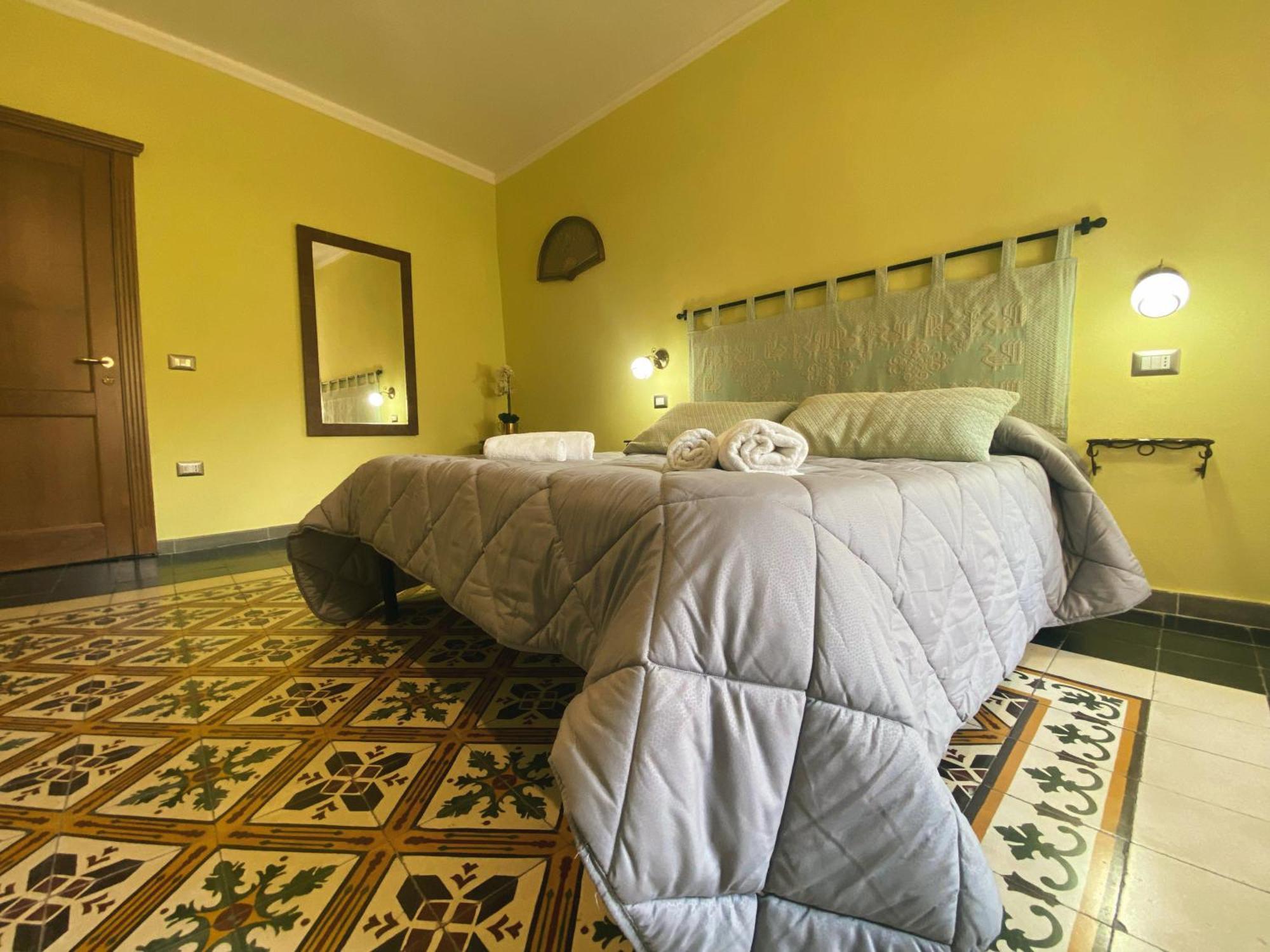Tra I Due Ponti Hotel บอซา ภายนอก รูปภาพ